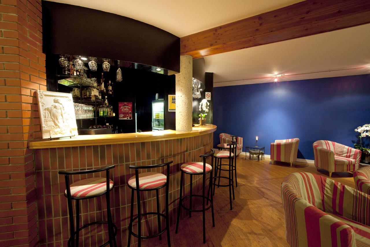 Logis Hotel Restaurant La Tour Dunières Esterno foto