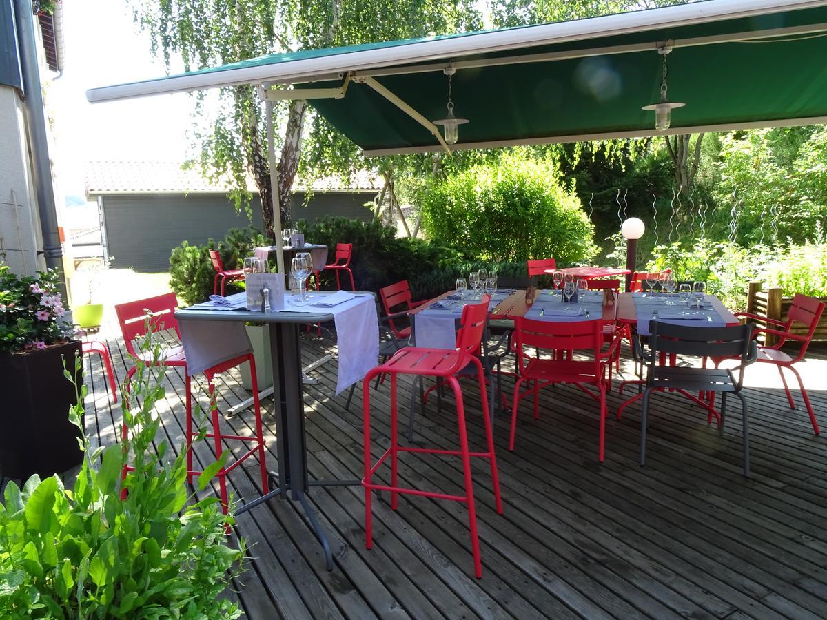 Logis Hotel Restaurant La Tour Dunières Esterno foto